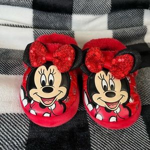 Adorable Minnie Mouse toddler slippers